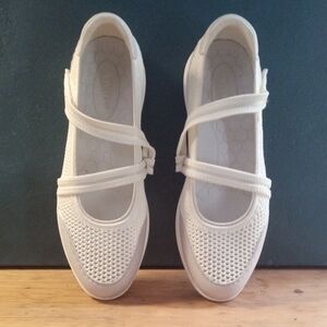 Vivaia Isabeli Walker Pro Mesh Mary Jane Sneaker Flats